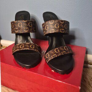 GUESS CIELO SPORTY LOGO HEELS -SIZE 6